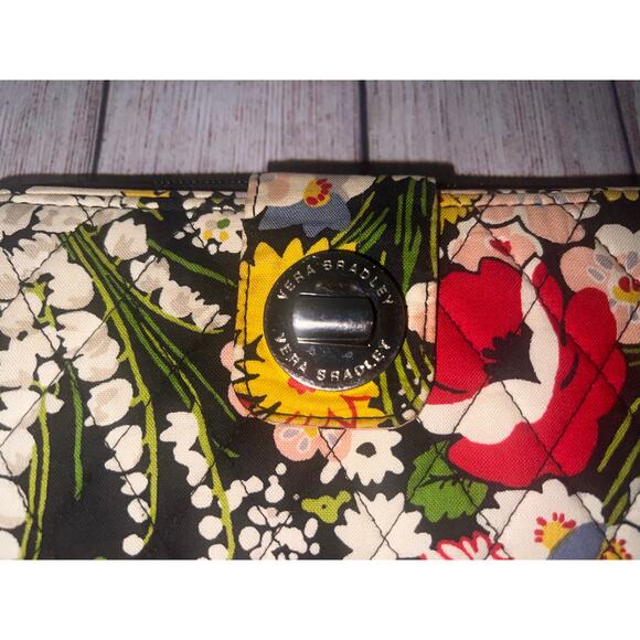 Vera Bradley Poppy Fields 2011  Quilted Floral Turnlock Zip Around Wallet - Picture 2 of 9